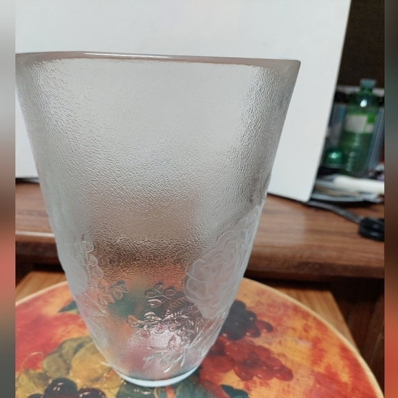 Vintage* 70s Frosted Crystal Rose Hand Etched Vase - Picture 7 of 11